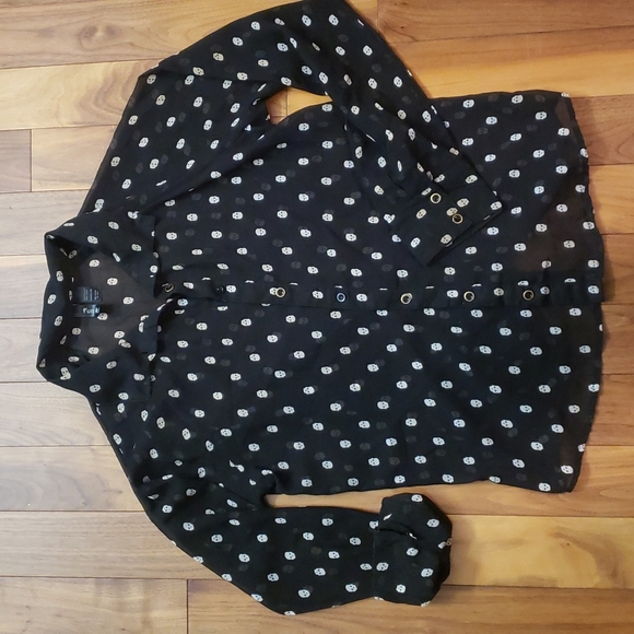 Fun & Flirt. Black Skull Blouse 💀- Size Large - Picture 2 of 5